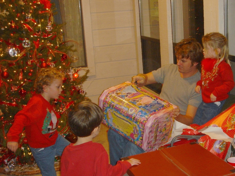 Hildebrand Christmas ScreenSaver/800x600_2004-12-24-30 Christmas Eve J&J.jpg